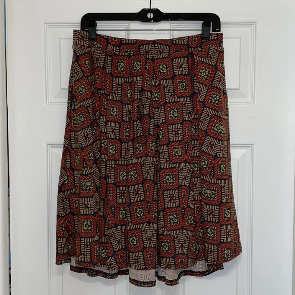 ✨LuLaRoe Madison a-line square print skirt with pockets